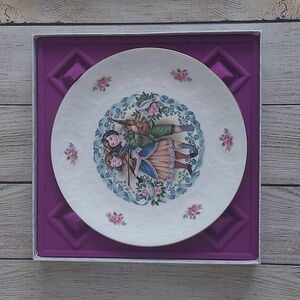 Vintage New In Box Royal Doulton Valentine's Day Plate.  1981